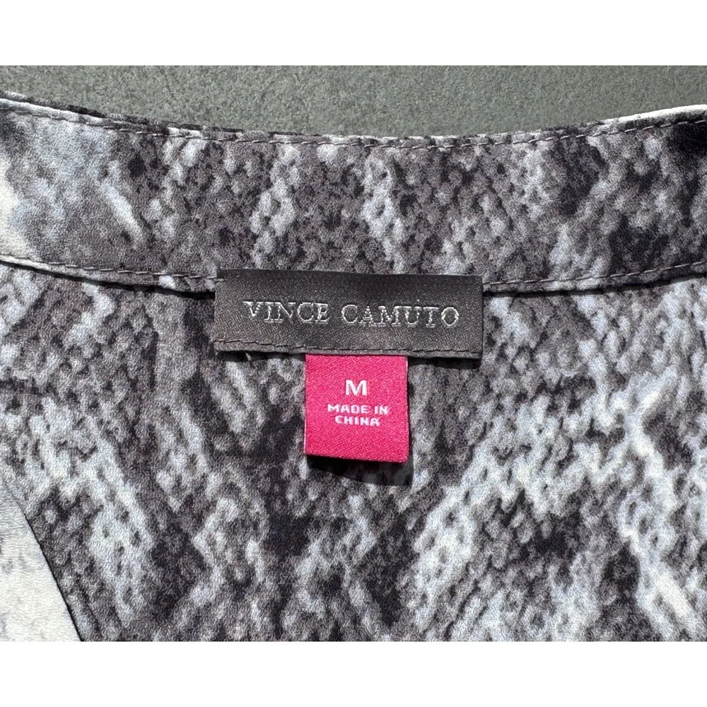 Vince Camuto‎ Gray Snakeskin Print Hi/Low Top Sz Medium - Picture 2 of 3